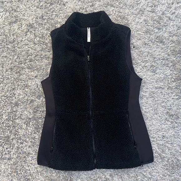 Fabletics Fuzzy Vest - Picture 1 of 4